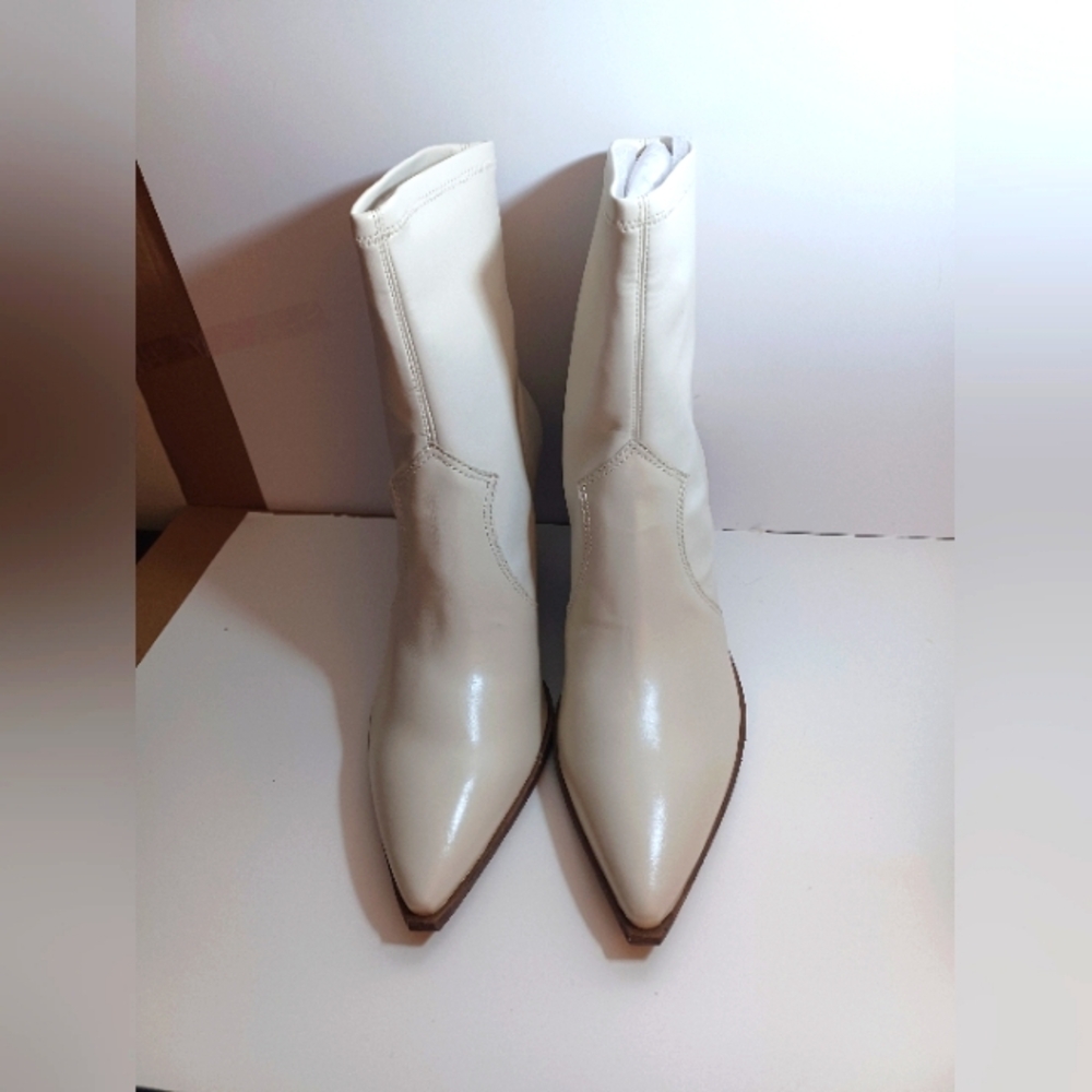 Vince Camuto Gilemini Faux Leather Stacked Heel Pullon Boots New 11M